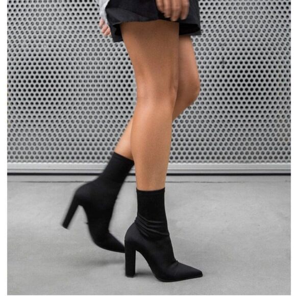 Tony Bianco Black Lila Fitted Pointed Toe High Block Heel 7 Baddie Edgy Stretchy - Picture 1 of 8